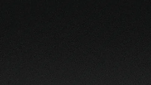 《英超焦点对决引发热议！戈登遭无视犯规，查洛巴惊险漏判点球，埃迪豪现场怒火中烧》